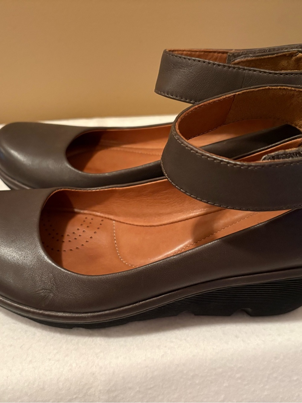 Clarks (artisan) Brown Ankle-Strap Round-Toe wedge Heels - Picture 5 of 6